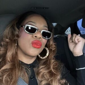 Meet your Posher, Tekoa